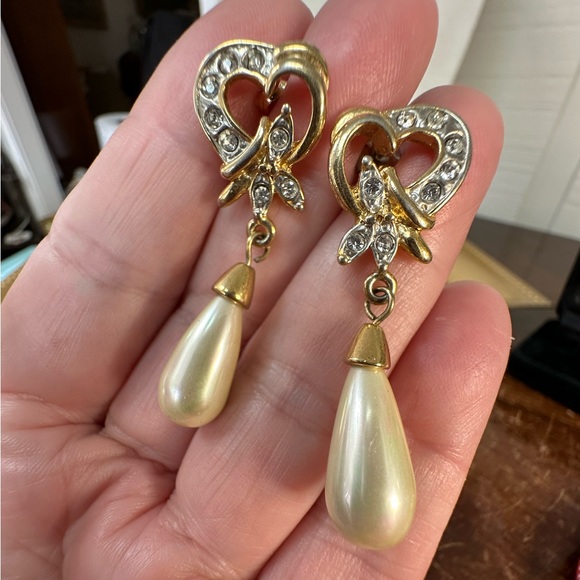 Vintage goldtone pearl drop dangle earrings rhinestones - Picture 2 of 6